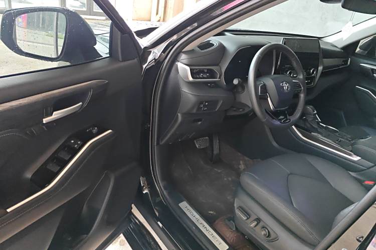 Toyota Highlander (Imported) 2024 car image #20