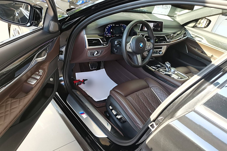 BMW M760Le 2022 #20 BMW M760Le 2022 car image #20