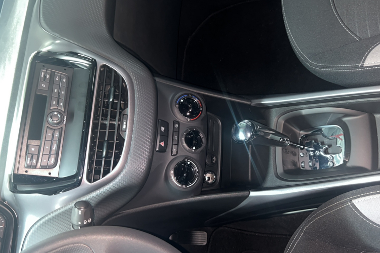 Peugeot 2008 2016 صورة سيارة #20