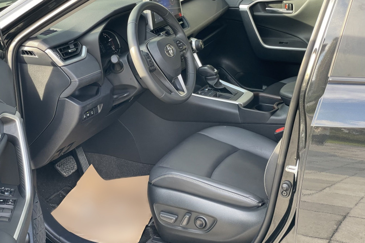 Toyota RAV4 (Imported) 2022 immagine di auto #20