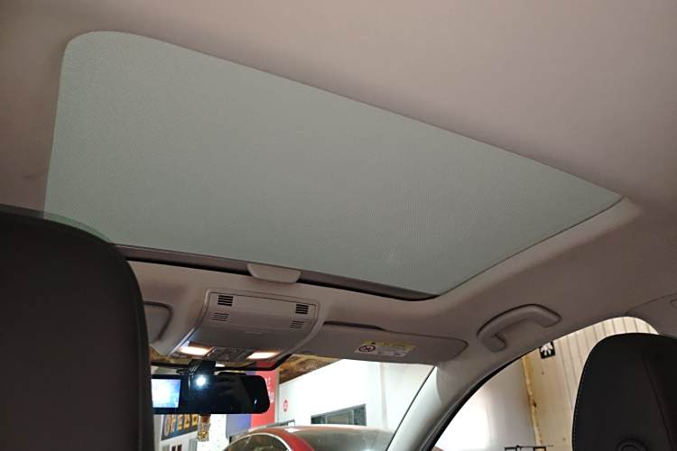 Volkswagen Golf Pure Electric 2020 car image #20