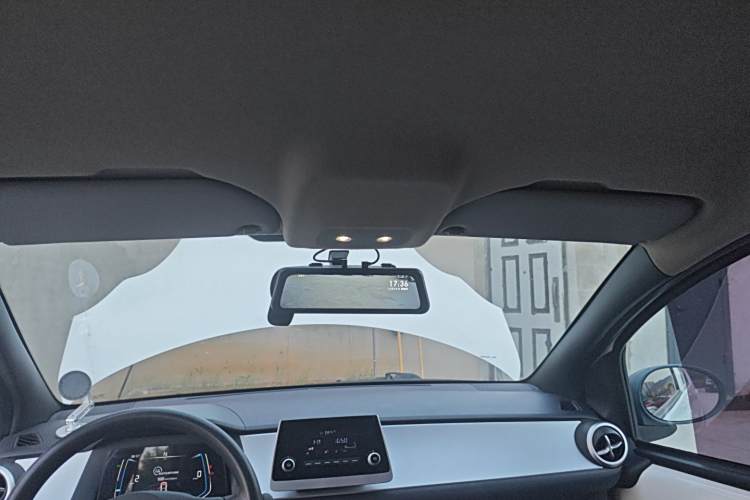 BYD e1 2019 car image #20