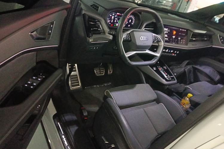 Audi Q5 e-tron 2023 #20 Audi Q5 e-tron 2023 immagine di auto #20