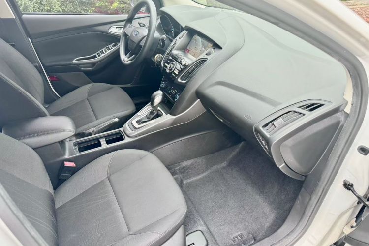 Ford Focus 2018 car image #20