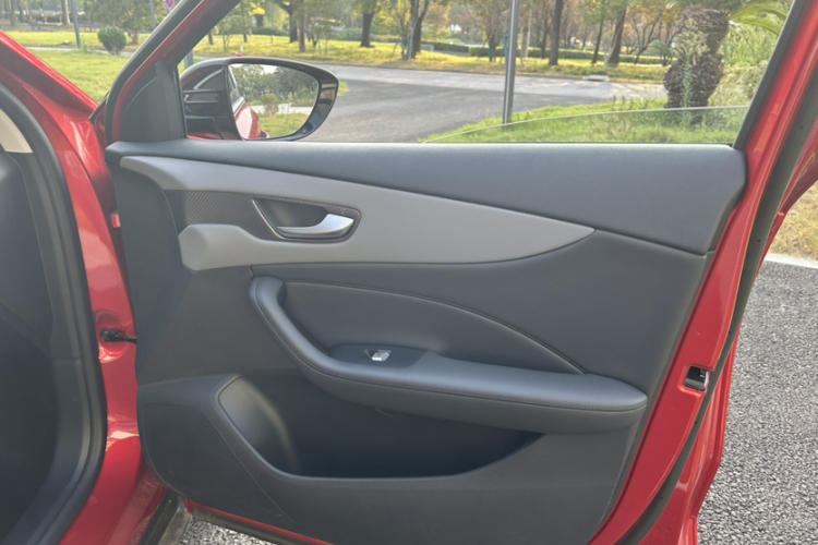 MG ES5 car image #20