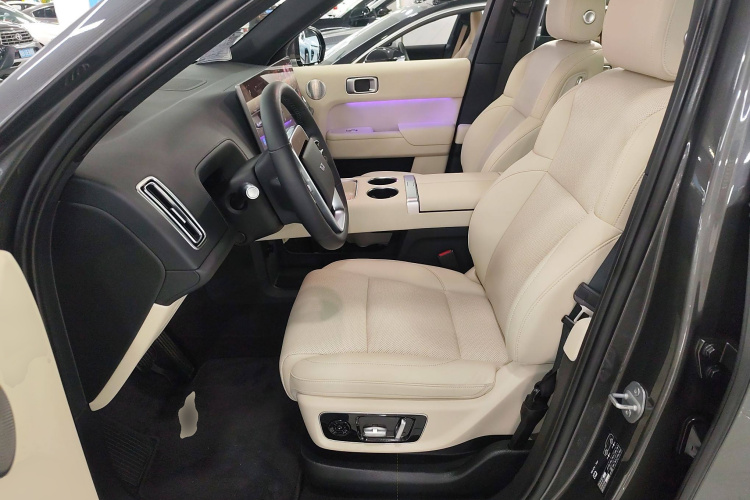 Li L8 2023 изображение автомобиля #20