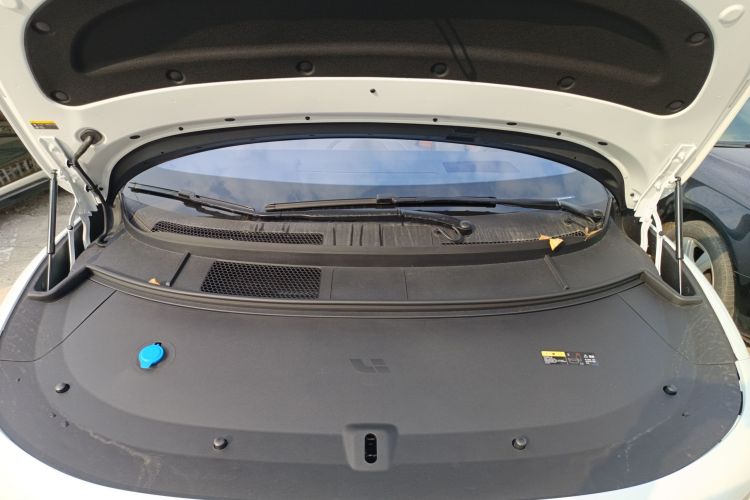 Li i8 2025 image de voiture #20