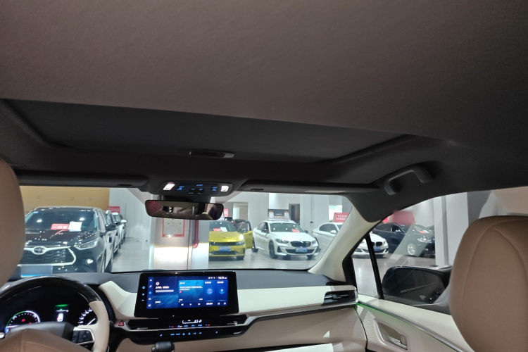 Toyota Granvia 2023 immagine di auto #20