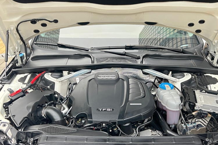 Audi A4 2019 car image #20