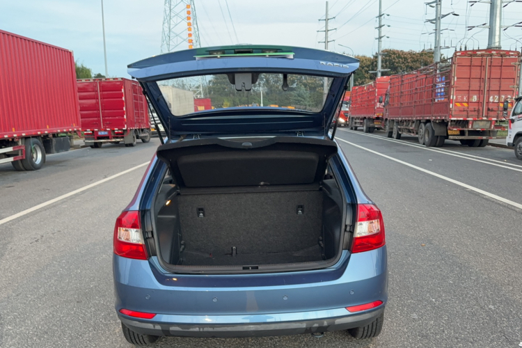 Skoda Rapid Spaceback 2016 car image #20