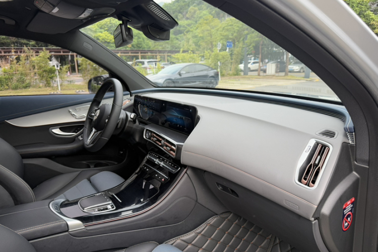 Mercedes-Benz EQC Class 2022 car image #20