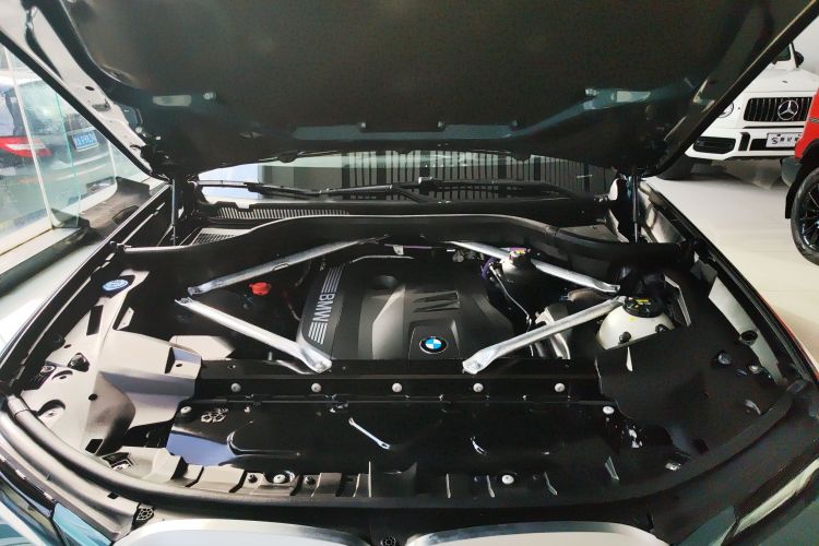 BMW X7 2023 car image #20