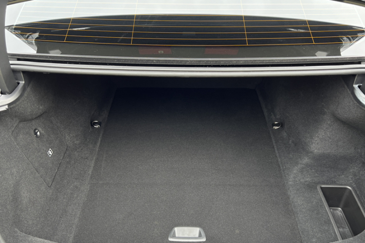 BMW i7 M70L 2024 car image #20