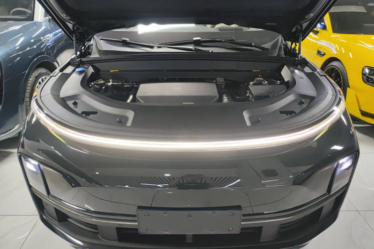 Li L8 2023 изображение автомобиля #20