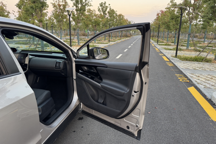 Toyota bZ4X 2022 immagine di auto #20