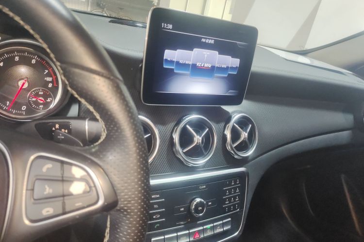 Mercedes-Benz GLA Class 2018 car image #20