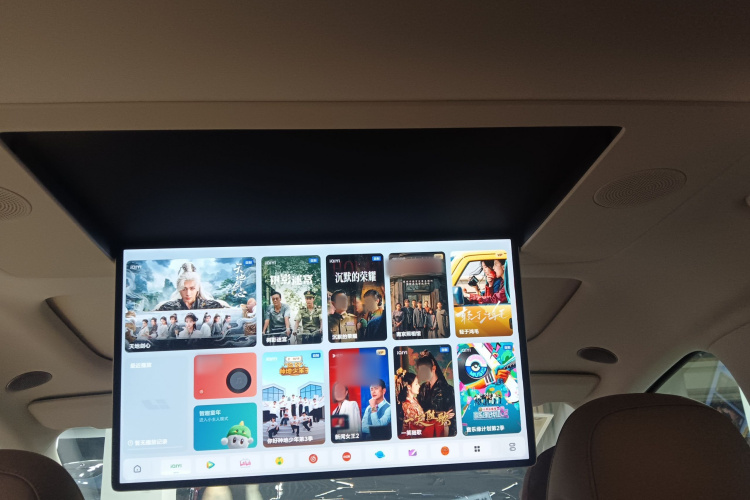 Li i8 2025 image de voiture #20