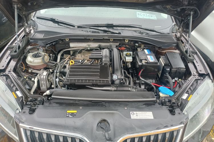 Skoda Superb 2018 car image #20