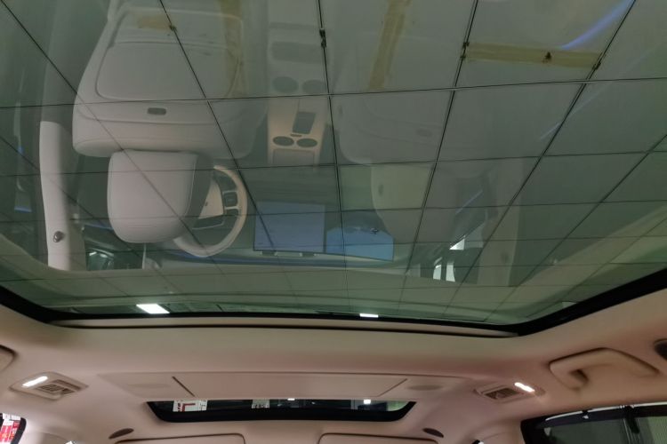 Li i8 2025 image de voiture #20