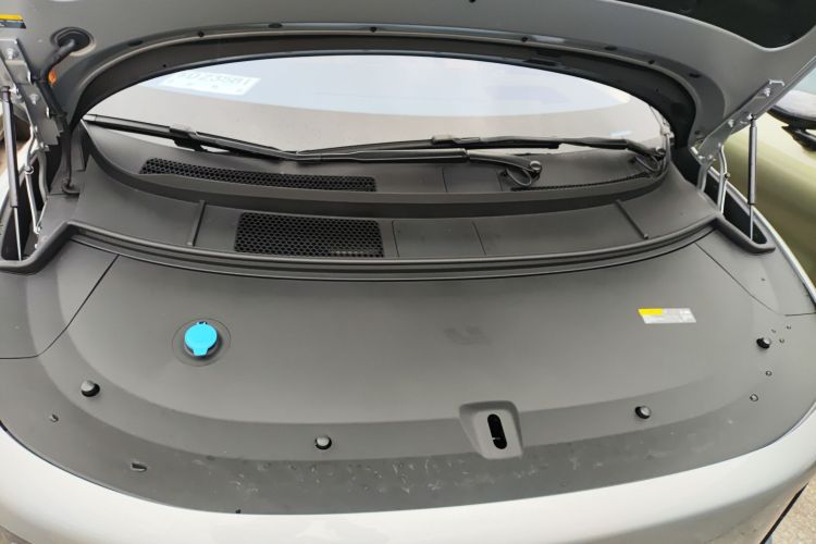 Li i8 2025 image de voiture #20