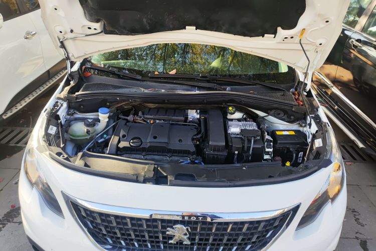 Peugeot 2008 2018 image de voiture #20