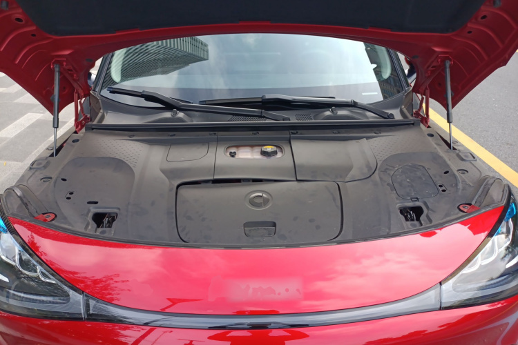 Livan 2023 car image #20