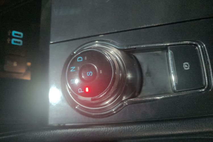 Ford Taurus 2017 #20 Ford Taurus 2017 car image #20