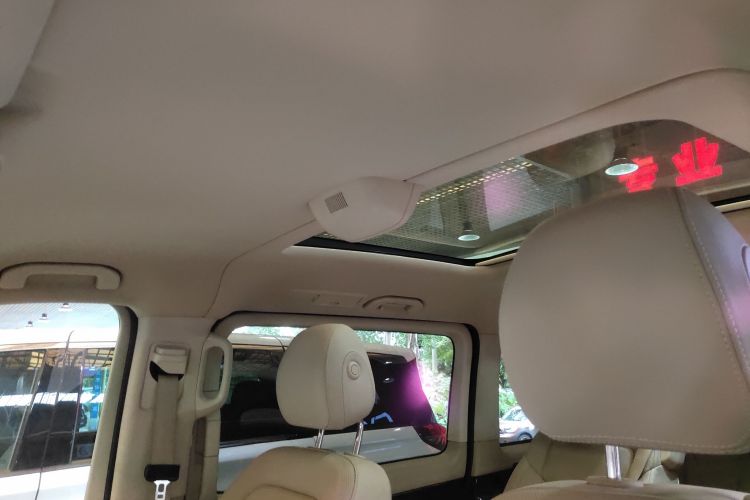 Mercedes-Benz V Class 2020 immagine di auto #20