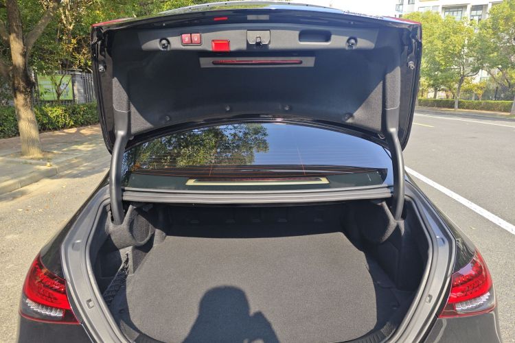 Mercedes-Benz E Class New Energy 2022 car image #20