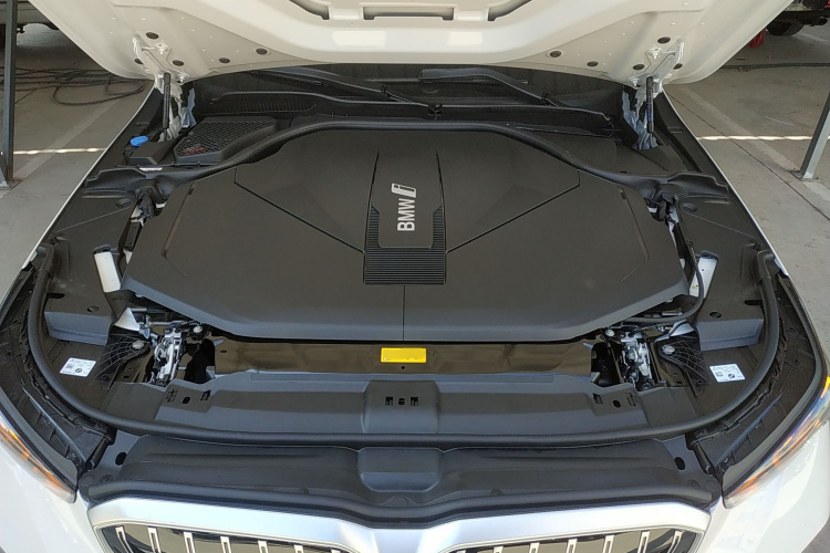 BMW i5 M60 2025 #20 BMW i5 M60 2025 car image #20