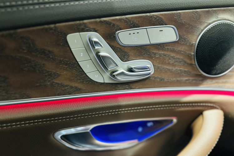 Mercedes-Benz E Class New Energy 2020 car image #20