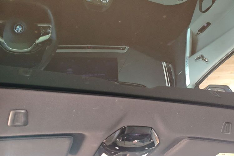 BMW i5 M60 2023 car image #20