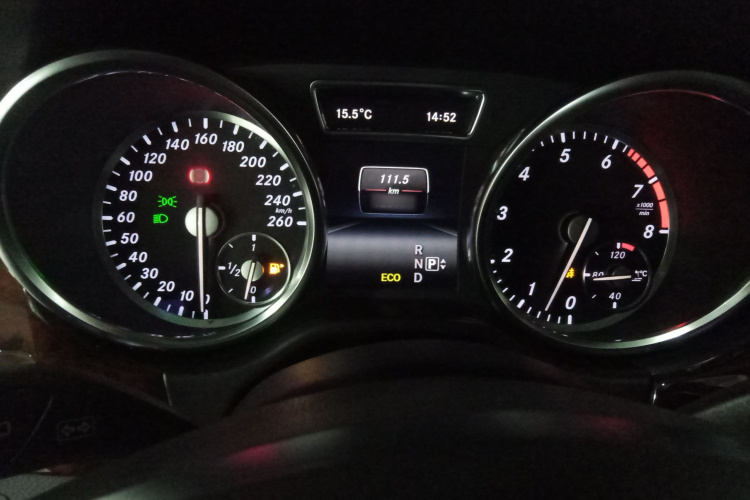 Mercedes-Benz M Class 2015 car image #20