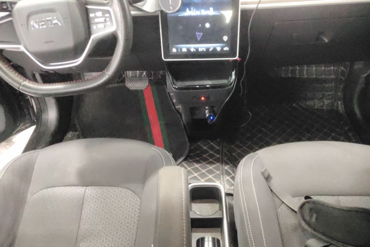 哪吒汽车 哪吒V 2021 汽车图片 #20