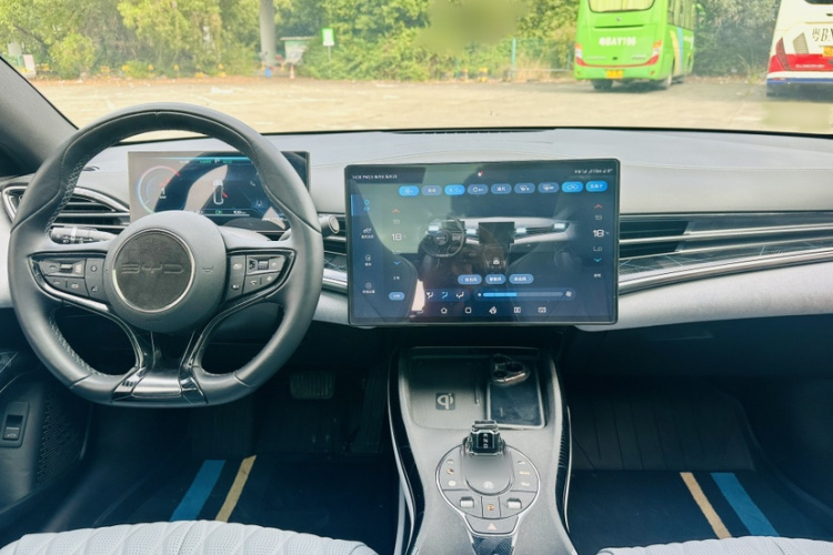 BYD Seal 2023 car image #20