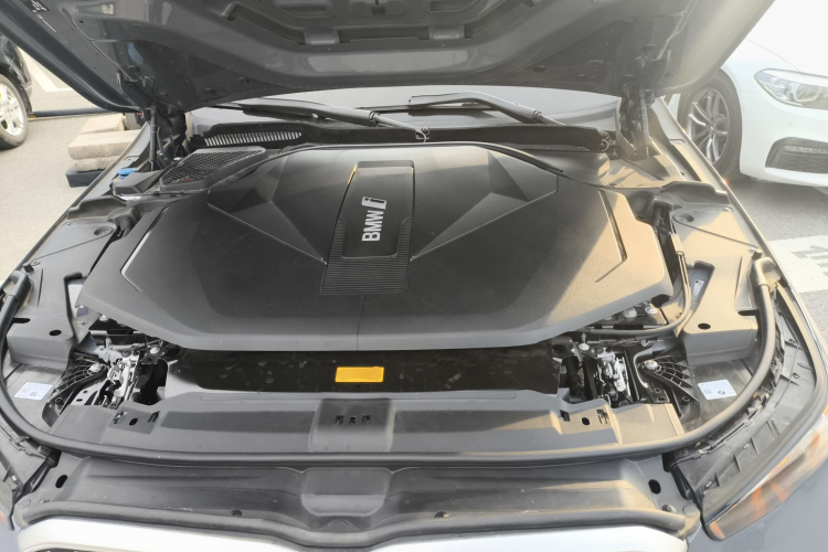 BMW i5 2025 car image #20