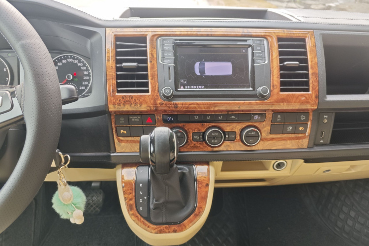 Volkswagen Caravelle 2018 immagine di auto #20