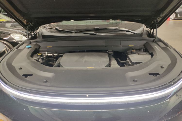 Li L8 2023 изображение автомобиля #20