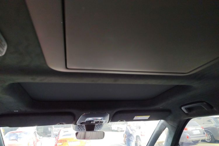 Zeekr 009 2023 car image #20