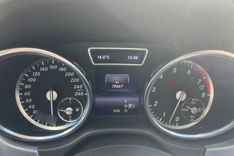 Mercedes-Benz M Class 2015 car image #20