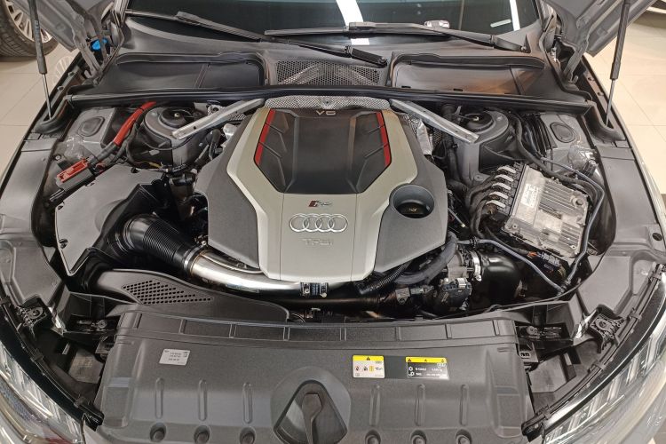 Audi RS 4 2022 car image #20