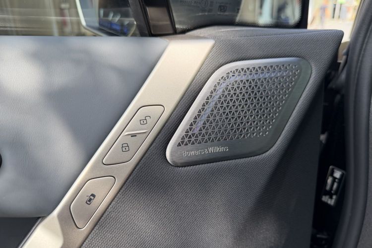 BMW iX M60 2022 #20 BMW iX M60 2022 car image #20