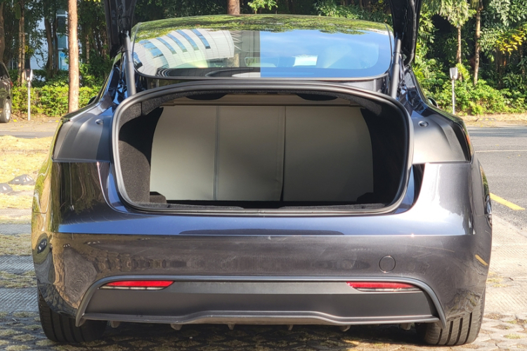 Tesla Model 3 2024 car image #20