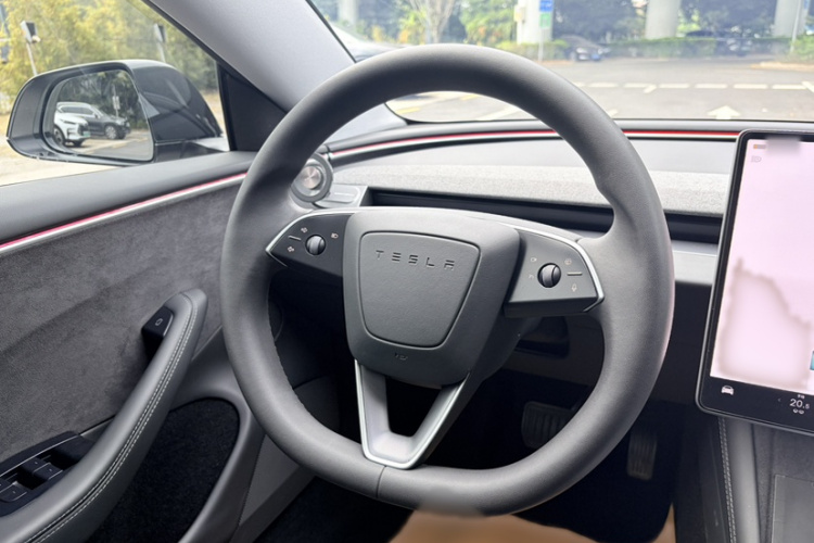 Tesla Model 3 2023 car image #20