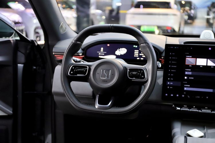 Zeekr 7X 2024 car image #20