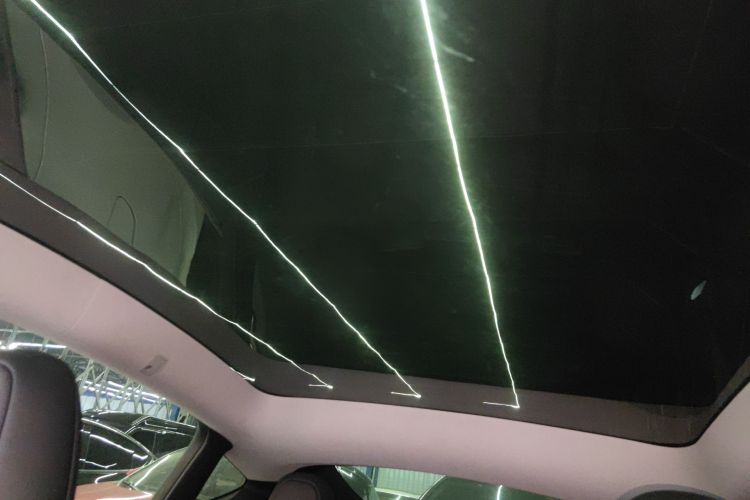 Tesla Model Y 2023 car image #20