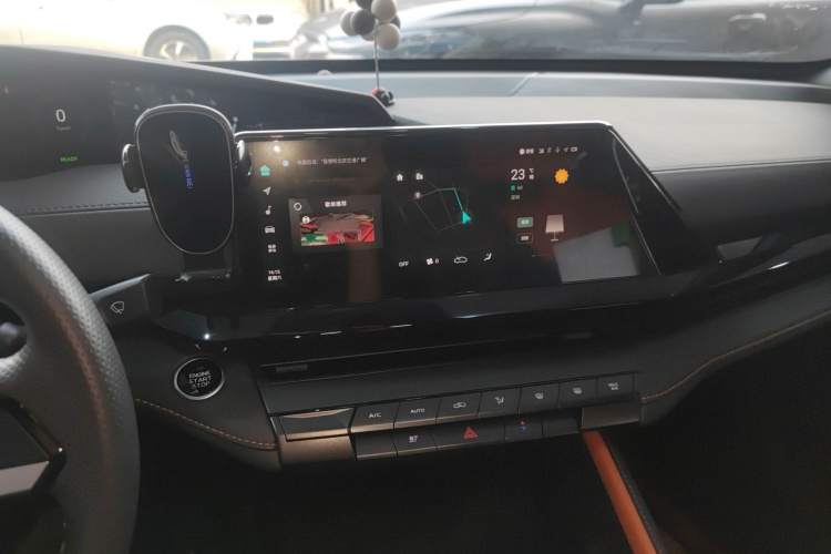 Changan UNI-V iDD 2023 car image #20