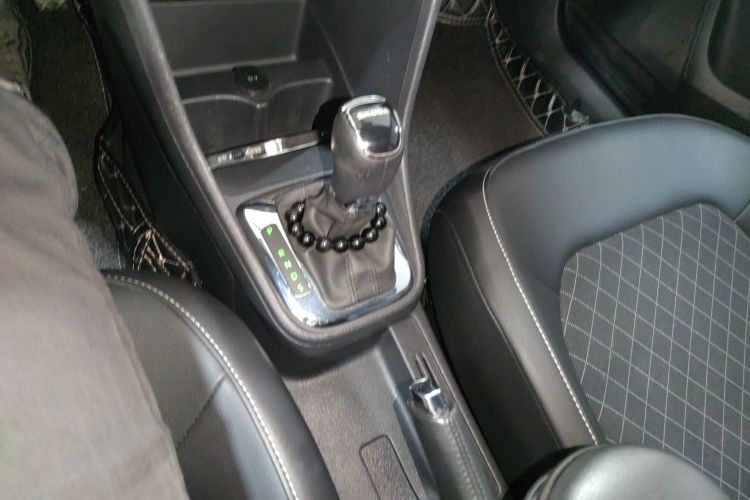 Skoda Rapid Spaceback 2018 car image #20