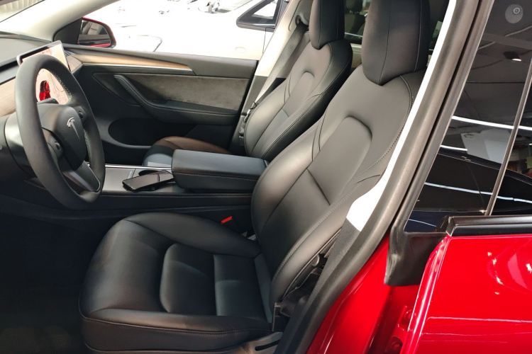 Tesla Model Y 2021 car image #20
