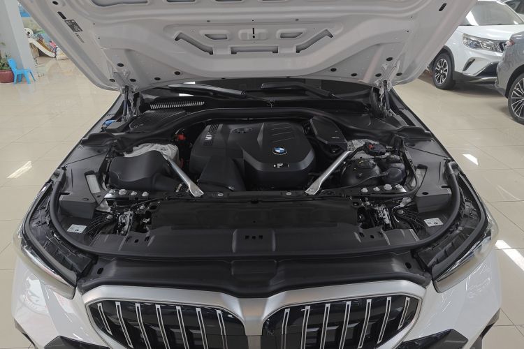 BMW 5 Series 2025 #20 BMW 5 Series 2025 car image #20